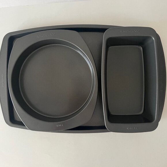 KitchenAid 3-Piece Bakeware Set | Baking Sheet, Cake Pan & Loaf Pan - Picture 2 of 16